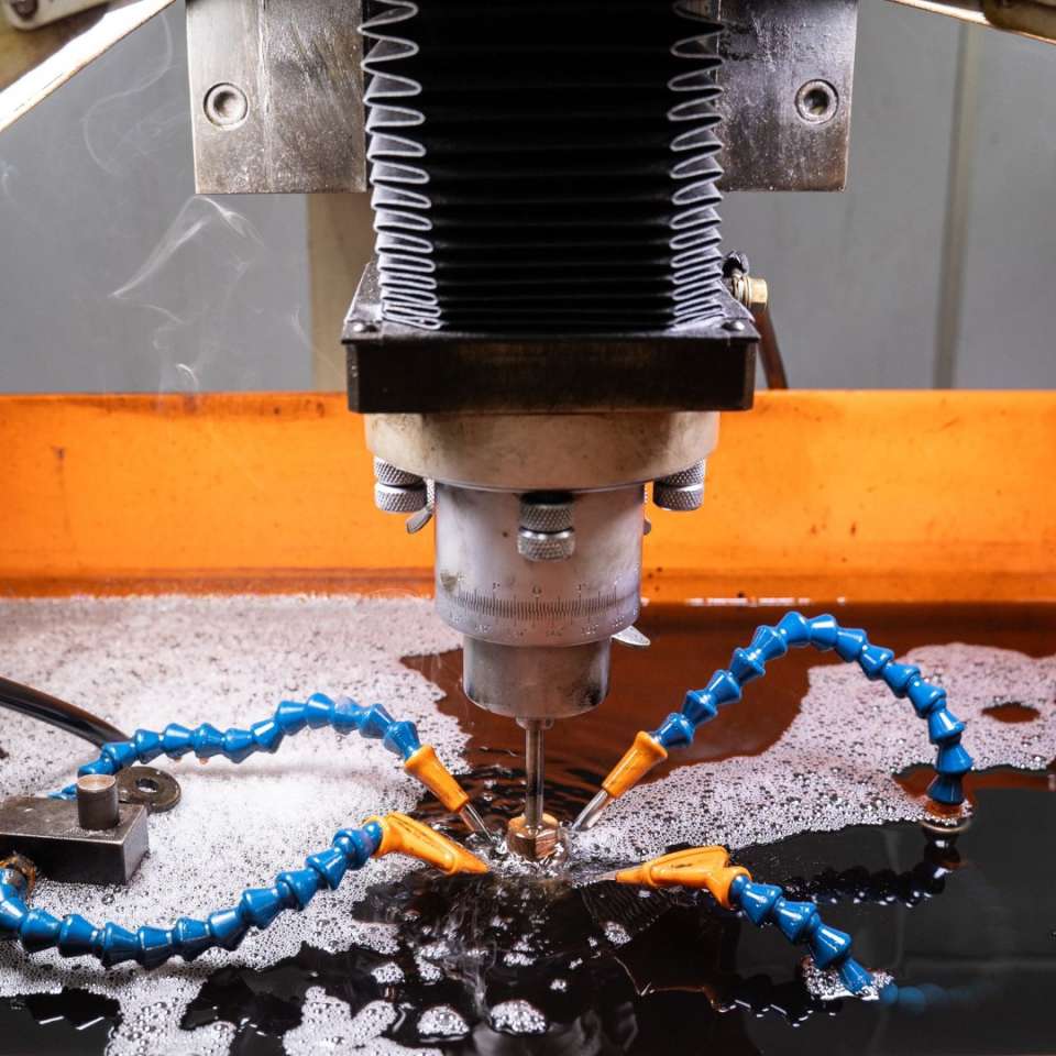 Máquina de Eletroerosão Furo Rápido: tecnologia de precisão para a indústria metalúrgica