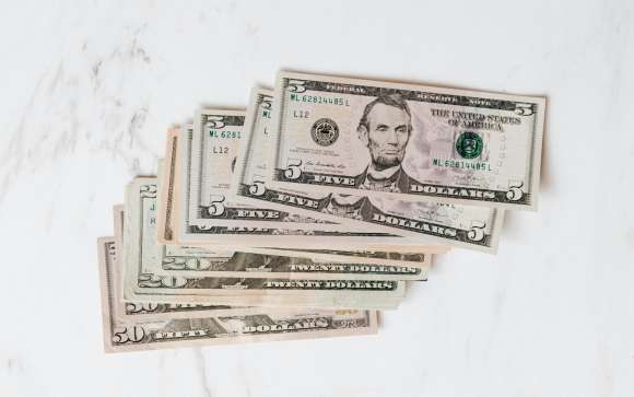 Dólar abaixo de R$ 5: como o câmbio impacta a indústria brasileira e o setor metalúrgico